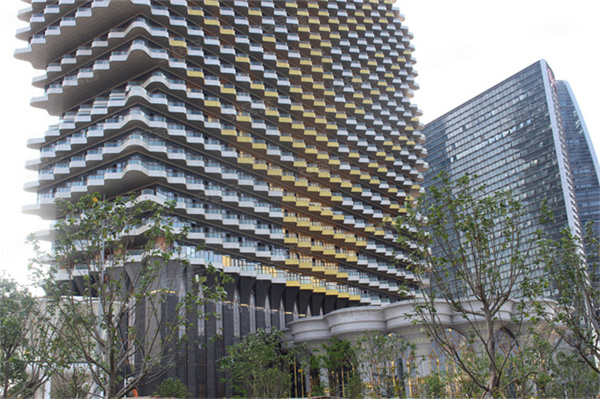 珠海横琴梧桐树大厦停车场入口.jpg