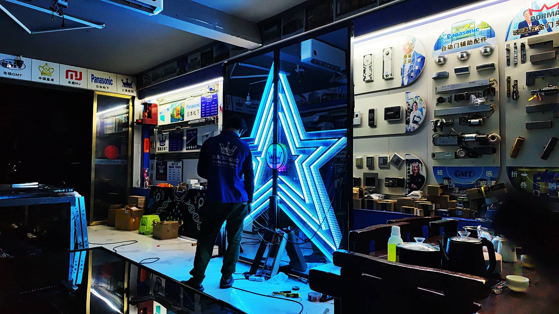 电竞馆科技感网红自动门定制厂家