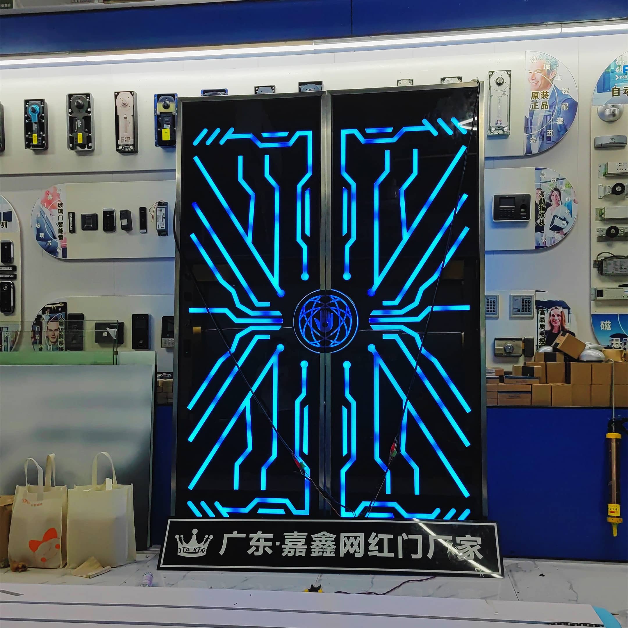 高黑科技感大门