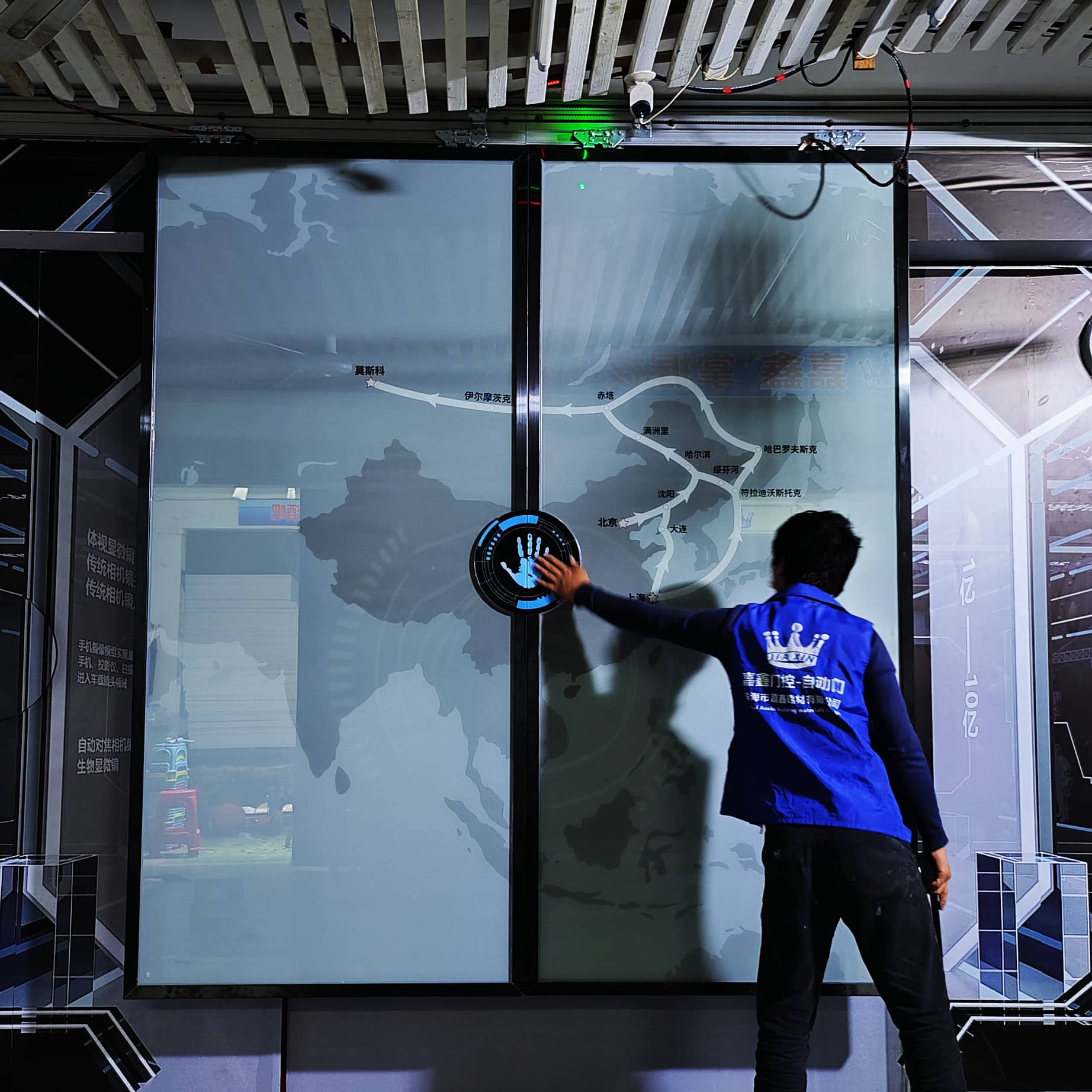 高科技感应门 触摸灯光门定制