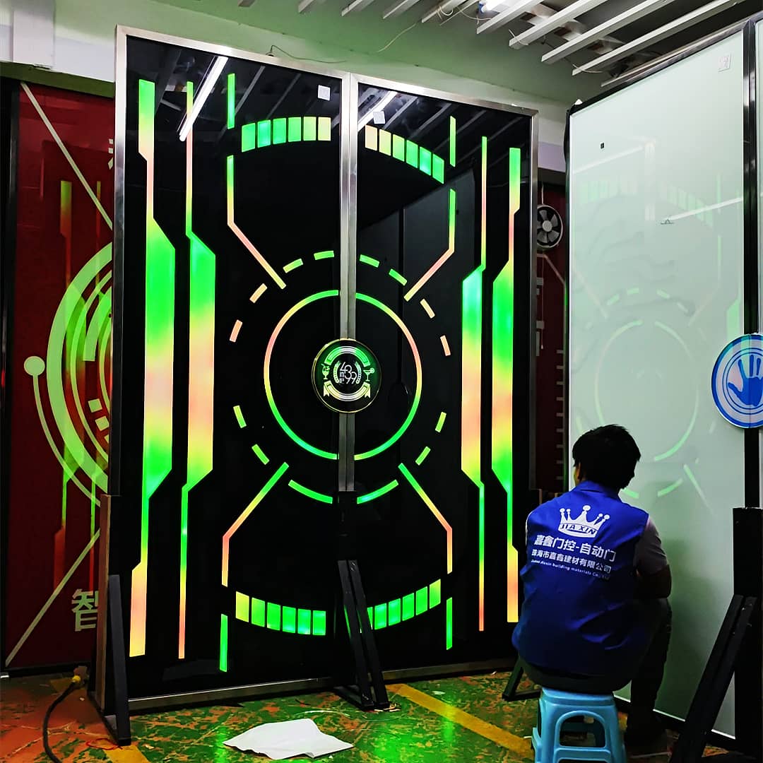 高科技学校门 网红高科技指纹门