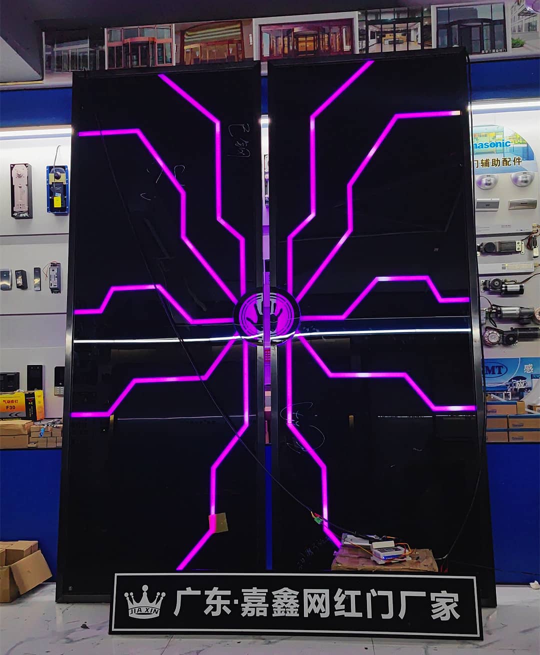 科幻灯光网红门定制厂家