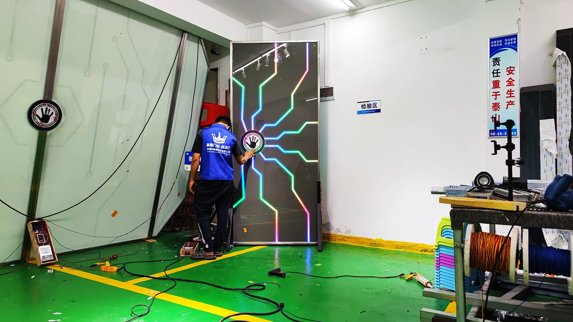 科幻灯光网红隐形门定制厂家