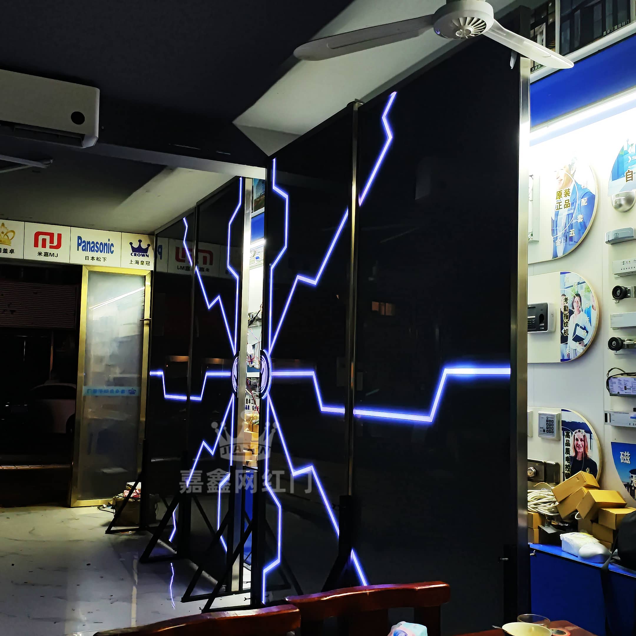 科幻机械建筑星际飞船太空舱穿梭门