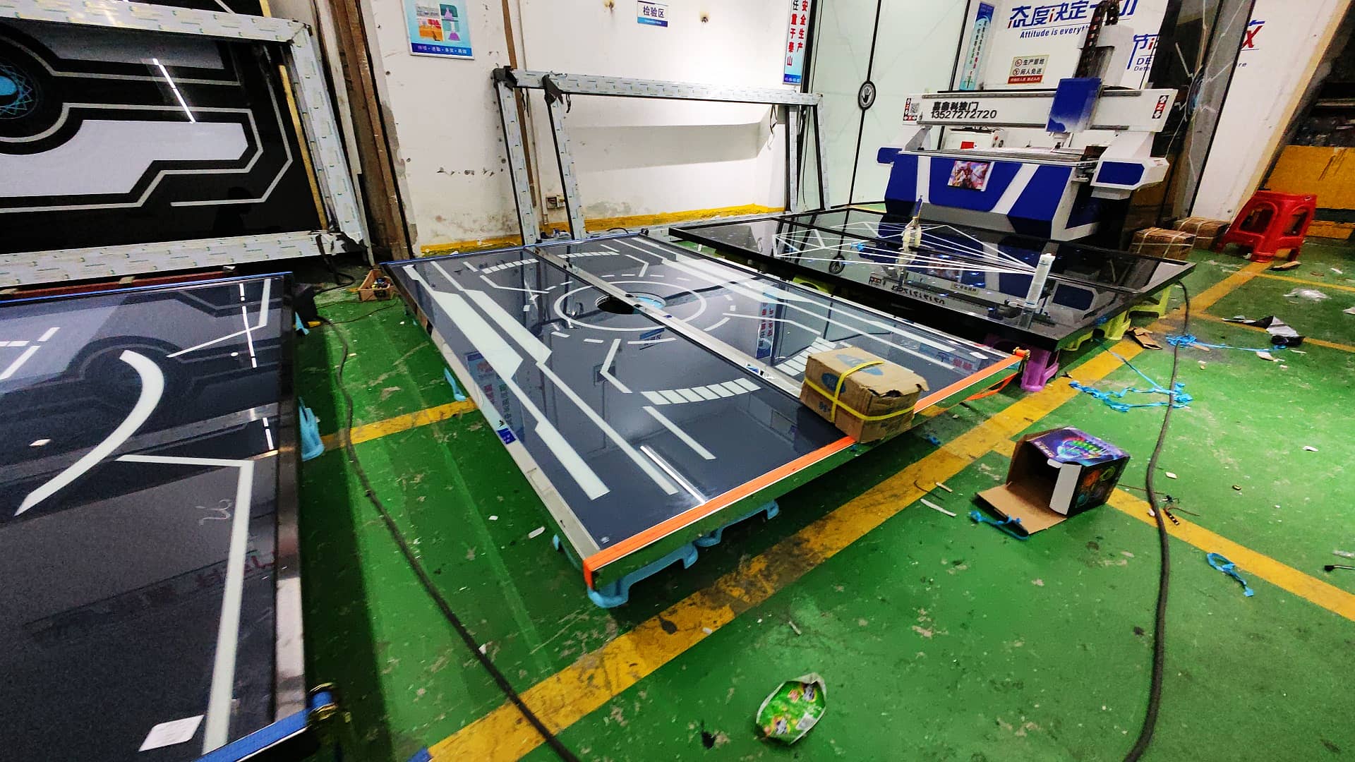 科幻模型掌纹解锁门