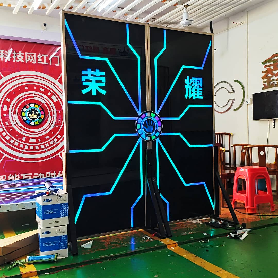 科幻太空触控感应门